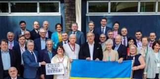 Предсједник ПДП-а Бранислав Бореновић фотографисао се уз заставу Украјине