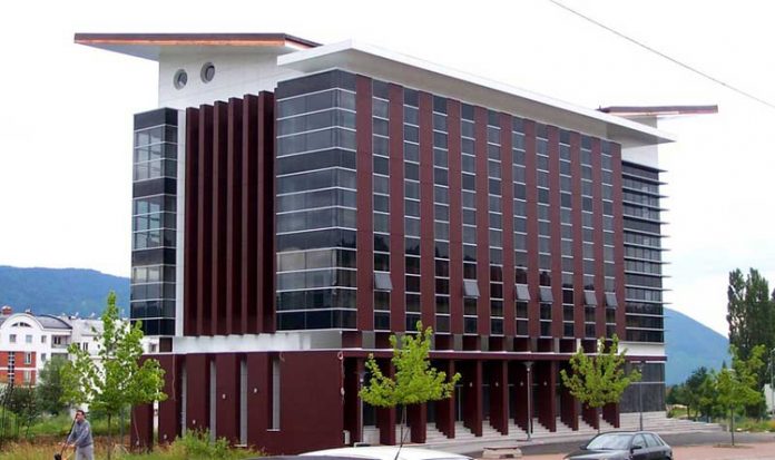 20161010001413-219729