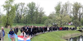 Најмонструозни злочини у Јасеновцу спроведени под шаховницом, која се данас опет носи тим логором.