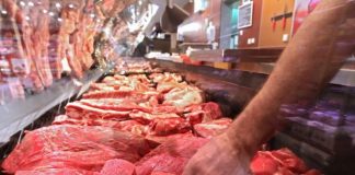 Готово све поскупило – јунеће и свињско месо, домаћи сир и јаја, кромпир, ораси, банане..