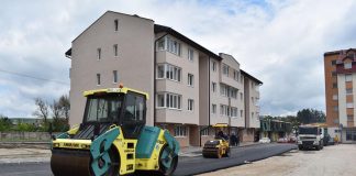 Asfaltiranje prostora oko dva stambena objekta izrađena prema projektu CEB 2