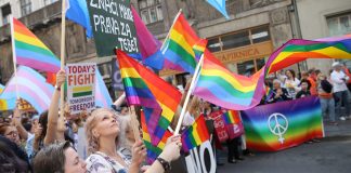 У Сарајеву се данас поносили са парадом…. – ГЛАС РЕГИЈЕ.057