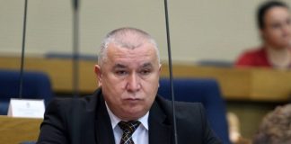 Васић ожалио себе у Скупштини, умало заплакао што мора у затвор