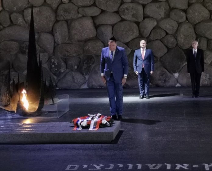 3B31DBDA-B118-4216-8DA2-F1E79119660F