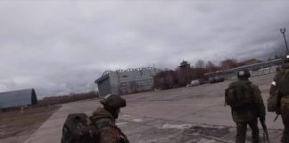 Video snimak: Ruski padobranci zauzimaju aerodrom Antonov 24.februara – GLAS REGIJE.057