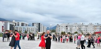 Синоћ је све било у знаку плеса – ГЛАС РЕГИЈЕ.057