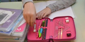 Besplatan školski pribor za učenike prvog i drugog razreda osnovne škole – GLAS REGIJE.057