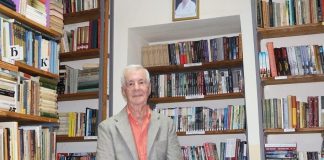 Асим Акшамија поклонио књиге Народној библиотеци “Војислав Лубарда” – ГЛАС РЕГИЈЕ.057