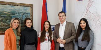 Божовић наградио излетом примјерне ученице – ГЛАС РЕГИЈЕ.057