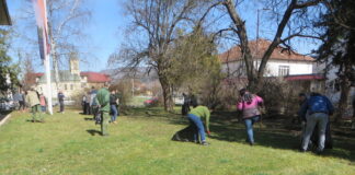 Радници „Сјемећа“ из Рогатице очистили круг – ГЛАС РЕГИЈЕ.057