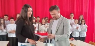 Николина Боровчанин ученик генерације ОШ „Соколац“ – ГЛАС РЕГИЈЕ.057