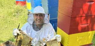 Пчелар међу народним посланицима – ГЛАС РЕГИЈЕ.057