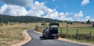 ШГ „Романија“ асфалтирало село Сијерци – ГЛАС РЕГИЈЕ.057