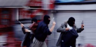 Sinoć opljačkana benzinska pumpa – GLAS REGIJE.057