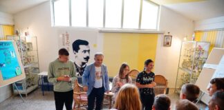 Пјесник Тоде Николетић данас је посјетио основне школе И.Илиџе и И.Новог Сарајева – ГЛАС РЕГИЈЕ.057