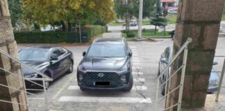 Бахатост без граница: Цицко Бјелица паркирао скупоцјени џип на улаз зграде општине Соколац – ГЛАС РЕГИЈЕ.057