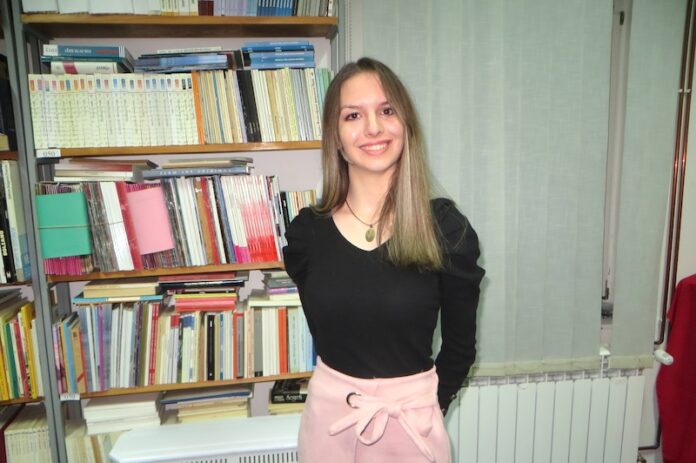 Rogtica-mlada-poeteta-Damjana-Savi