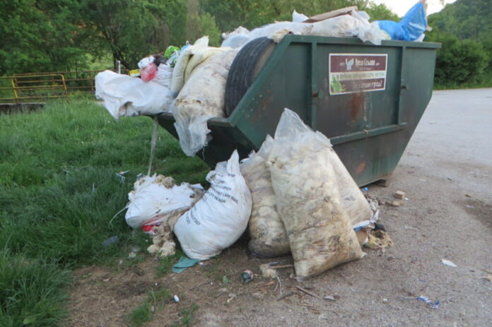 Rogatica-umjesto-u-industriji-vuna-zavrsila-na-smetljistu-1024x681