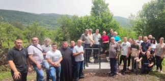 Podignut spomenik streljanim četnicima u selu Kalimanići – 057.gr