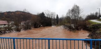 Trnovo: Željeznica prijeti kućama, besana noć pred stanovništvom – 057.GR