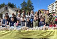 Humanitarni bazar učenika OŠ „Sokolac“ oživio centar grada – 057